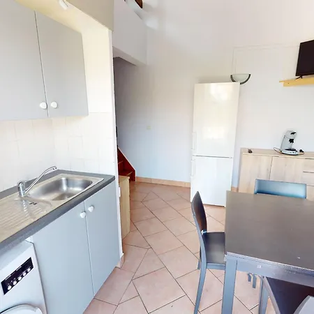 Holiday home Charmante Maison Avec Piscine, Tennis Et Terrasse Privative - 4 Couchages, 10 Min - Fr-1-785-4 Vic-la-Gardiole