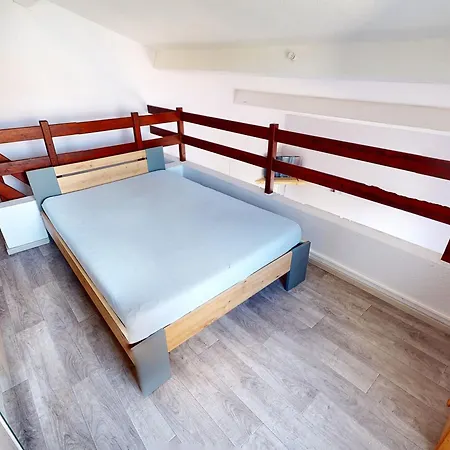 Holiday home Charmante Maison Avec Piscine, Tennis Et Terrasse Privative - 4 Couchages, 10 Min - Fr-1-785-4 *