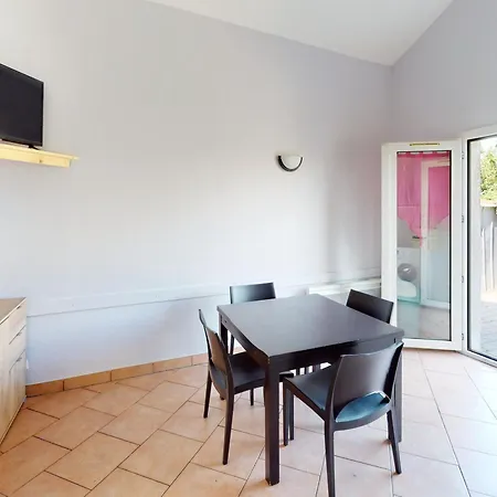 Holiday home Charmante Maison Avec Piscine, Tennis Et Terrasse Privative - 4 Couchages, 10 Min - Fr-1-785-4 Vic-la-Gardiole