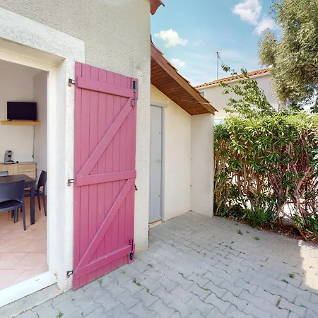 Holiday home Charmante Maison Avec Piscine, Tennis Et Terrasse Privative - 4 Couchages, 10 Min - Fr-1-785-4